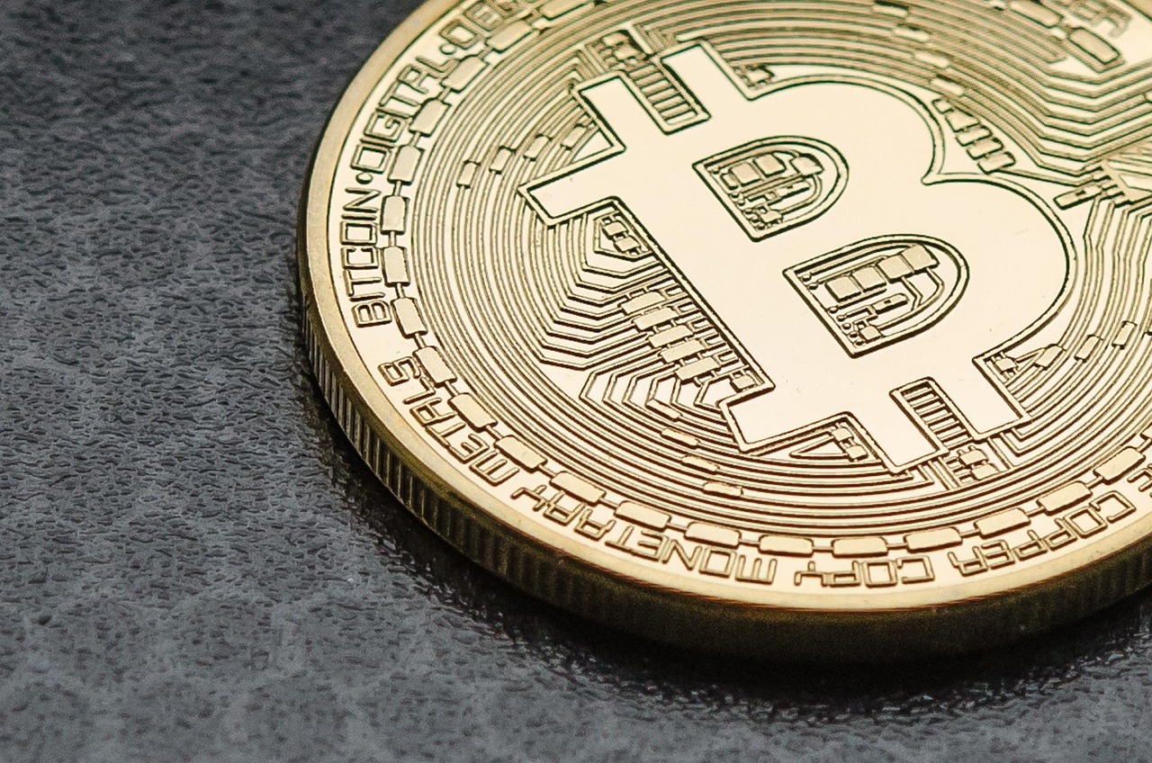 马斯克回归特斯拉、减少DOGE工作！TSLA与狗狗币双双暴涨